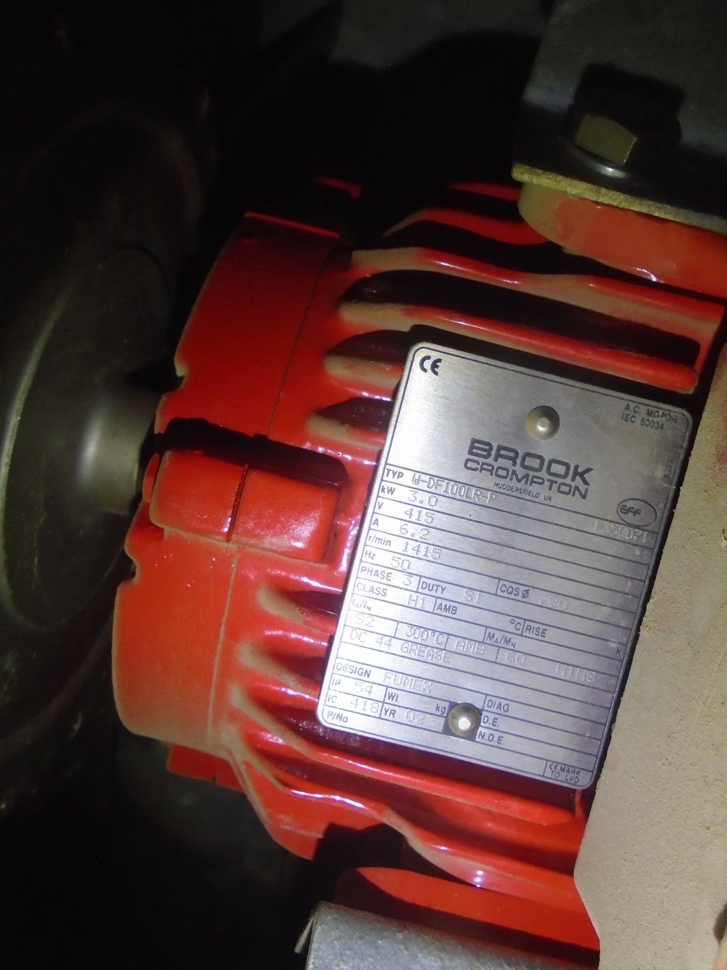 Motor installation in industrial pump system